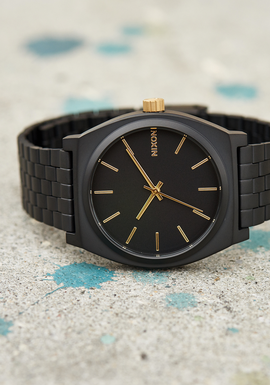 Time Teller - Negro mate / Dorado