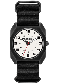 Scout - Black / Black View 1
